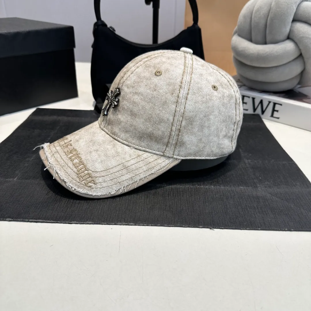 P60 Crow Heart 🆕🆕New baseball cap, stylish and classic cross logo, casual with a cool feeling, unisex style, same style for men and women! Very easy to match! Head circumference: 56-58cm is available
